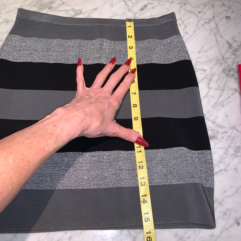 💕 BEBE💕SILVER KNIT SKIRT💕EXCELLENT CONDITION! - Picture 4 of 8